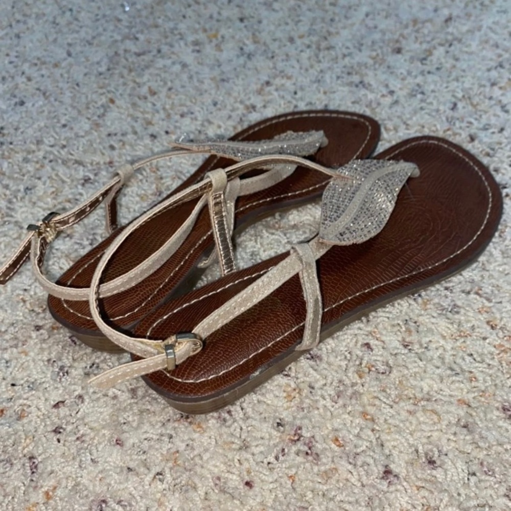 Sandles - Picture 2 of 3